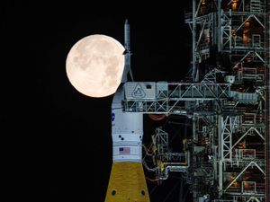 Supporting image for story: Nasa targets launch in March for Moon rocket after test run reveals fuel leaks