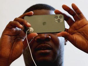 Supporting image for story: Apple picks up three prizes at EE Pocket-lint Awards