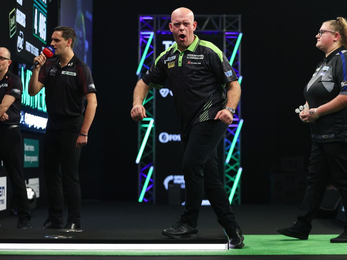 Beau Greaves misses chance to beat Michael van Gerwen at Grand Slam of Darts