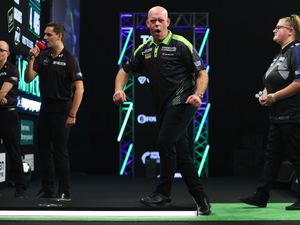 Supporting image for story: Beau Greaves misses chance to beat Michael van Gerwen at Grand Slam of Darts