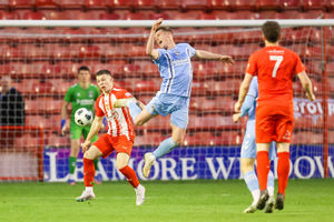 Early second half action for Stourbridge's Jason Cowley & Coventry’s Bradley Stretton (Stu Leggett)