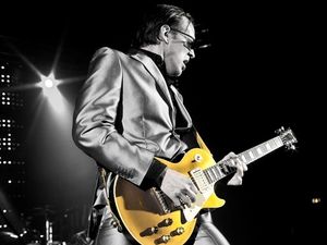 Supporting image for story: Joe Bonamassa to play Birmingham
