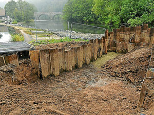 Supporting image for story: Salmon-run deadline for Ludlow weir workmen