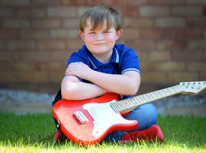 Supporting image for story: WATCH: Willenhall schoolboy pens tribute to NHS