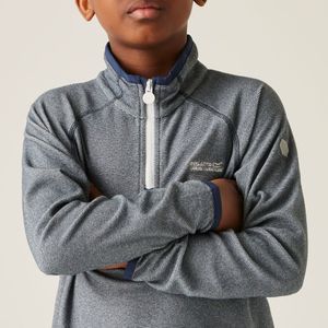 It's made of a lightweight microfleece - so it's very hardwearing