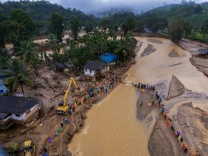 Supporting image for story: Hopes of finding survivors wane after landslides in India kill 194