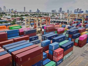 Supporting image for story: Trump’s broad tariffs go into effect