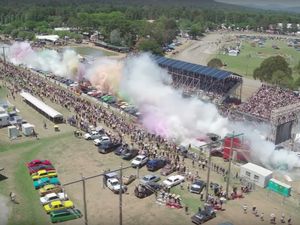 Supporting image for story: Australians reclaim world record for simultaneous burnout