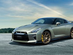 Supporting image for story: Noise regulations have killed off the Nissan GT-R in Europe after 13 years on sale