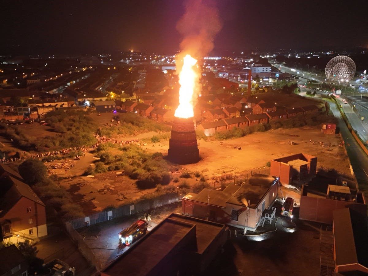 Loyalist bonfire on site with asbestos lit despite warnings