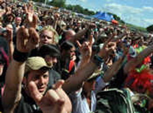 Supporting image for story: The sun shines on Download rockers