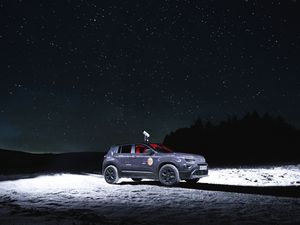 Supporting image for story: Jeep looks to the sky with one-off Avenger Stargazer