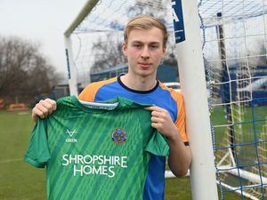 Supporting image for story: Shrewsbury Town complete loan signing of Brentford goalkeeper Matthew Cox