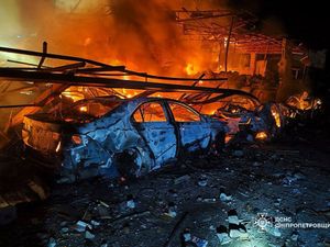 Supporting image for story: Russia launches deadly glide bombs and artillery strike on Ukrainian city