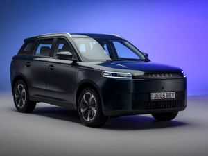 Supporting image for story: Jaecoo E5 goes on sale priced from £27,505