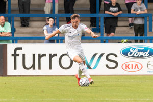 Arlen BIrch Running through the midfield Pic: Kieren Griffin Photography