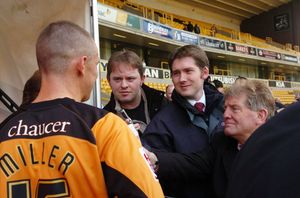Kenny Miller with journalists 