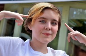 Lillie-Bea Hicks prepares to have her head shaved for Compton Care