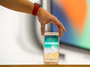 Supporting image for story: Super Mario Run and WhatsApp named the biggest iPhone apps of the year