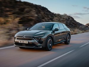 Supporting image for story: Citroen announces prices and specs for flagship C5 X