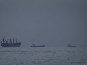 Supporting image for story: US to hold off on power plant strikes, extending Strait of Hormuz deadline