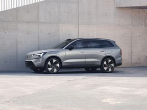 Supporting image for story: Volvo EX90 receives upgraded technology for 2026