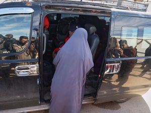 Supporting image for story: Australians with alleged IS ties turned back after leaving Syrian camp