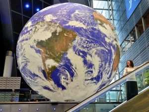 Supporting image for story: Amazing new Earth sculpture captivates in Birmingham 