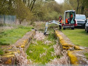Supporting image for story: Work under way to repair Shropshire canal beauty spot