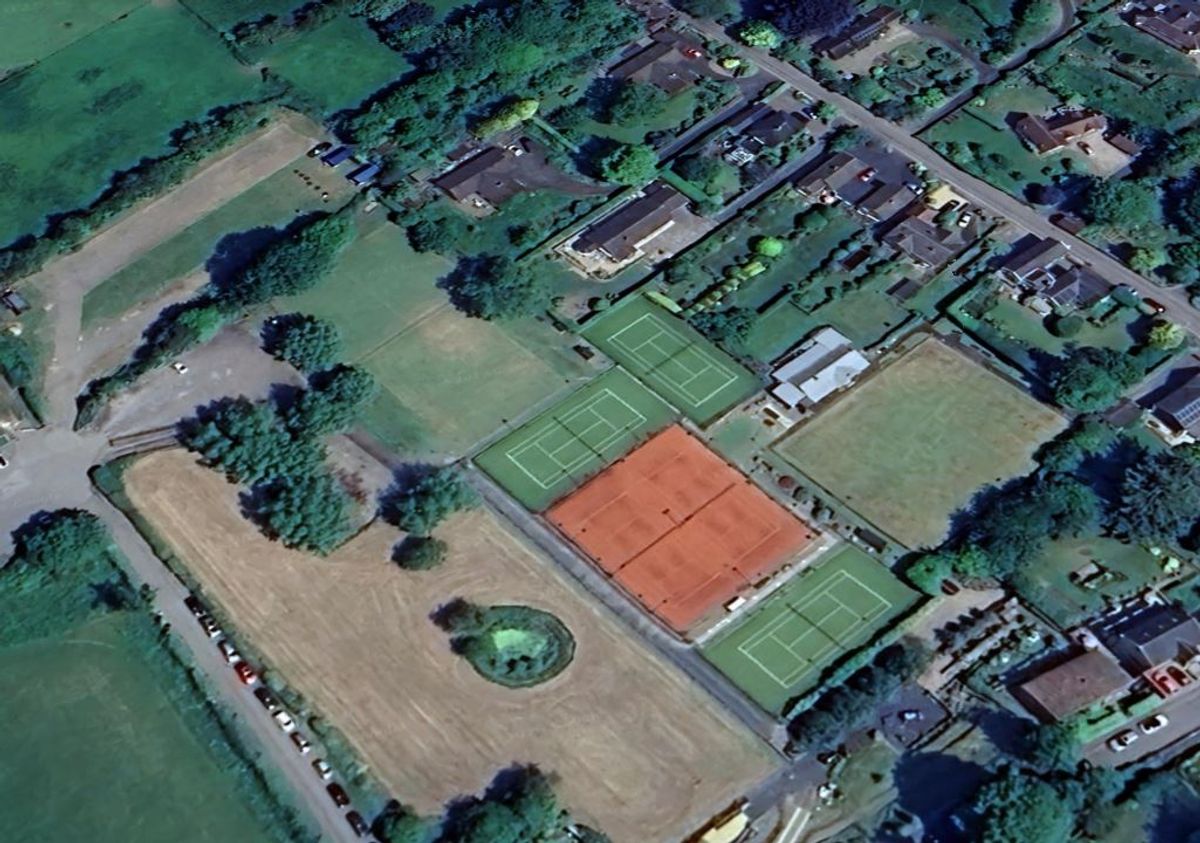 Community rallies behind Ludlow tennis club's floodlight plan after neighbours raise concerns over glare 'intrusion'
