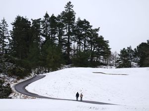 Supporting image for story: New weather warnings issued for snow and ice as travel disruption continues