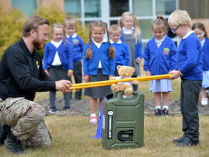 Supporting image for story: Primary school gives pupils commando lessons for the mind
