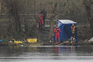 A team of police divers have been searching the reservoir since last night. Image: @SnapperSK
