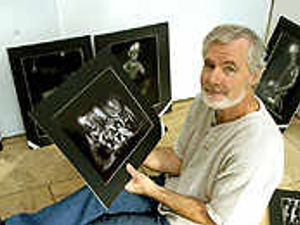 Supporting image for story: Keith 'paints' pits people's pictures