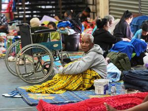Supporting image for story: Renewed Thailand-Cambodia border fighting displaces hundreds of thousands