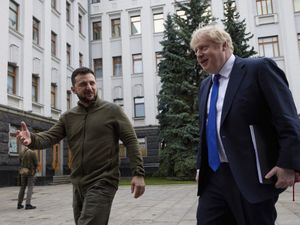 Supporting image for story: UK could sanction Russian generals suspected of war crimes, says minister