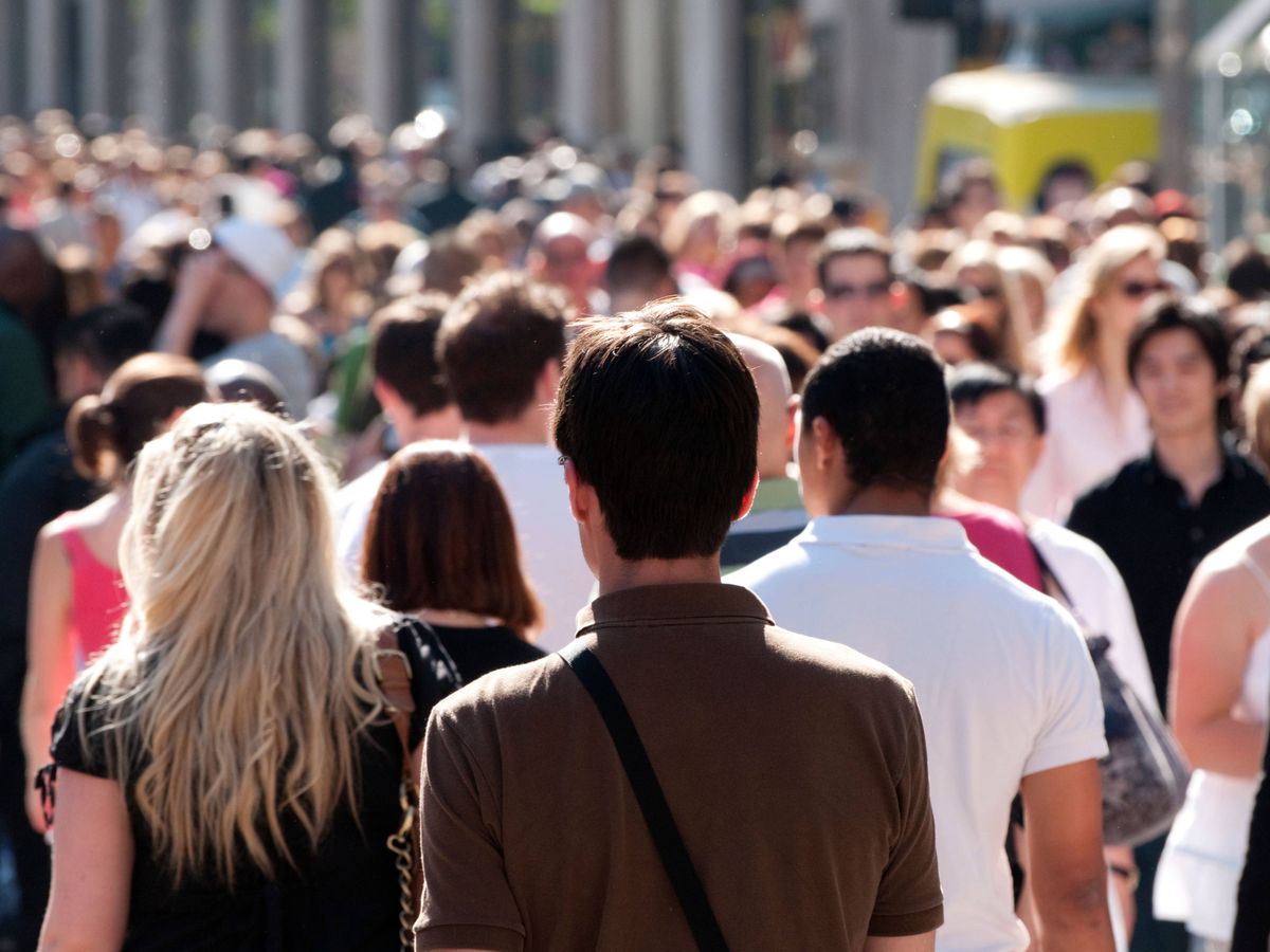 UK population projected to grow at slower rate because of drop in migration