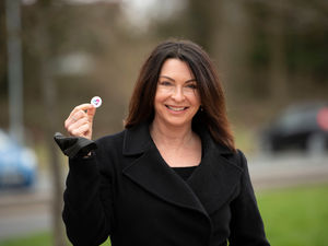 Supporting image for story: Suzi Perry heads home for vaccine