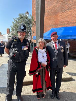 PC Elliot Maslen, Mayor of Ludlow, Cllr Diane Lyle and Parade Marshal Adam Wickers at Ludlow Peace Memorial during VJ Day Service on Friday 15th August 2025