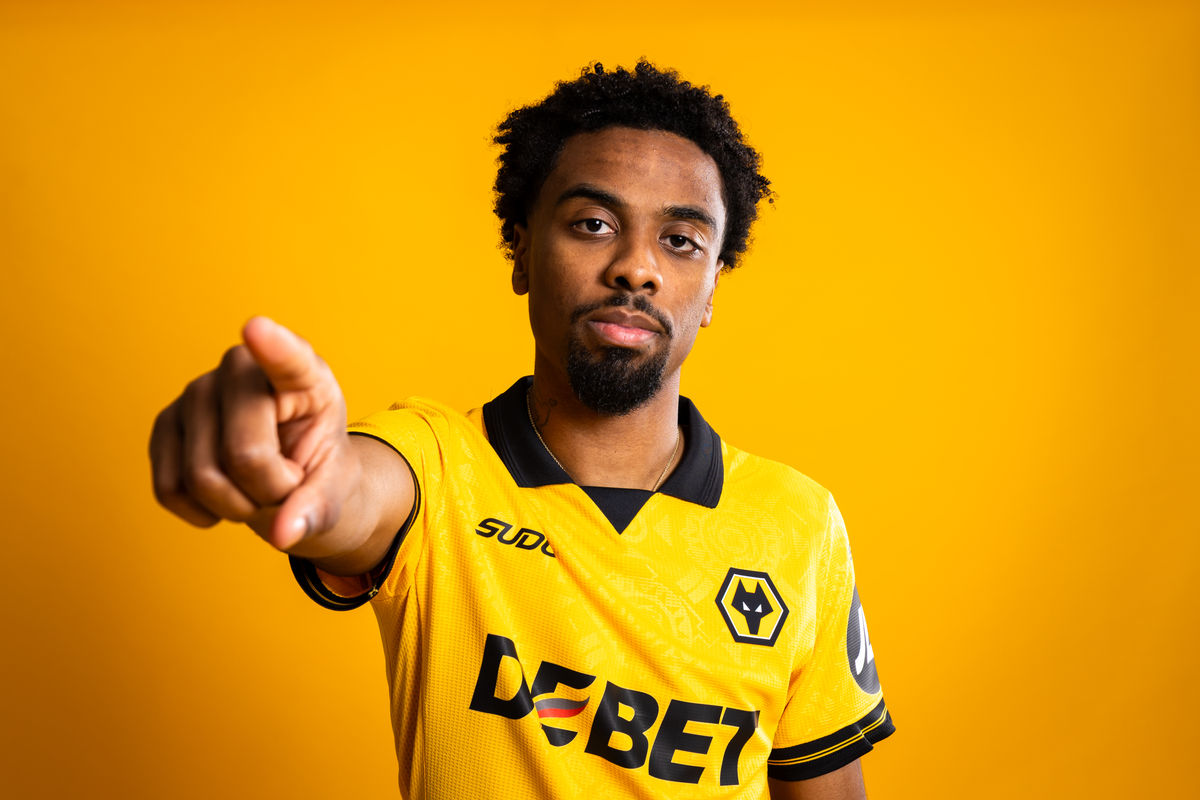 Wolves make deadline day swoop for England international midfielder Wolves make deadline day swoop for England international midfielder