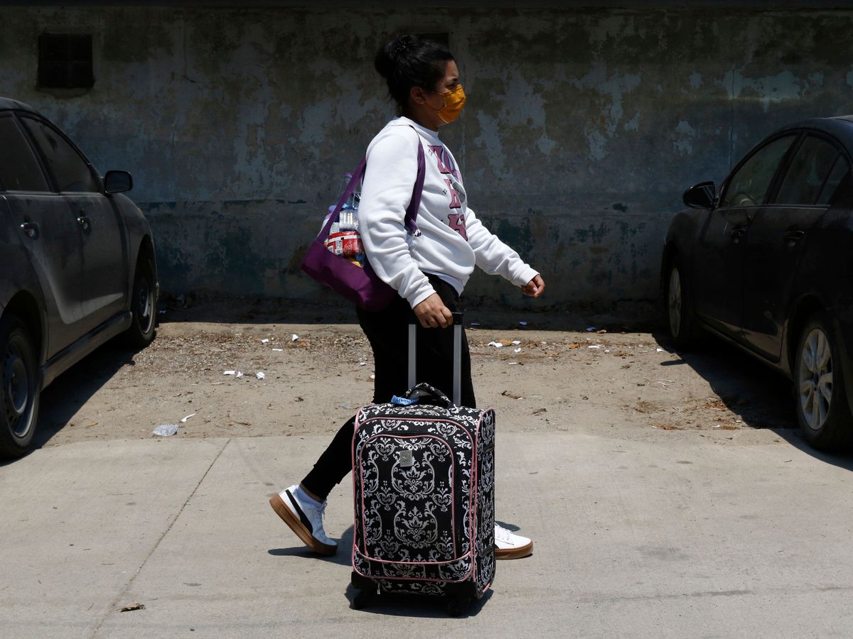 US sends migrants back to Honduras and Colombia in first voluntary deportation