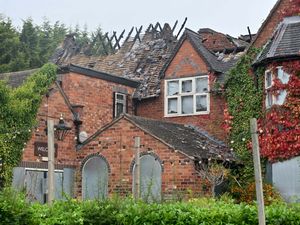 Supporting image for story: Two teenagers arrested on suspicion of arson after major fire at disused Shrewsbury pub