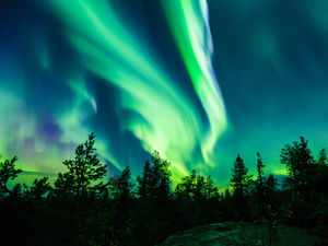 Supporting image for story: Northern Lights could be seen in England and Wales tonight and tomorrow