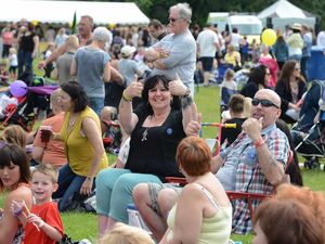 Supporting image for story: Thousands turn out for Thumbs Up festival as Stephen Sutton awarded MBE