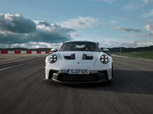Supporting image for story: Porsche’s new 911 GT3 RS returns sharper than ever
