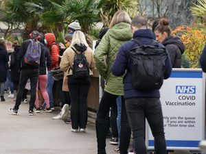 Supporting image for story: Covid-19: UK confirms first Omicron death