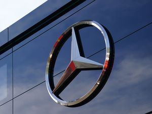 Supporting image for story: Mercedes facing 330,000 legal claims over ‘defeat devices’ in diesel vehicles
