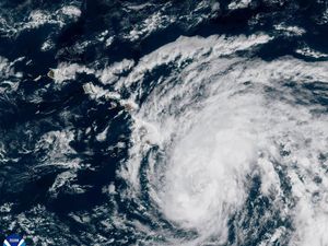 Supporting image for story: Wildfire red flag warnings called off as Hurricane Hone passes Hawaii