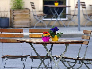 Supporting image for story: Telford bars, cafes and restaurants urged to apply for pavement licences to be Covid safe