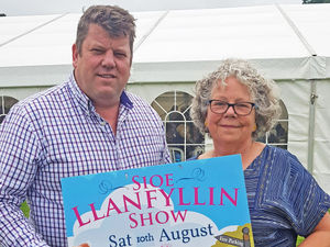 Supporting image for story: Hundreds attend Llanfyllin Show President’s Lunch